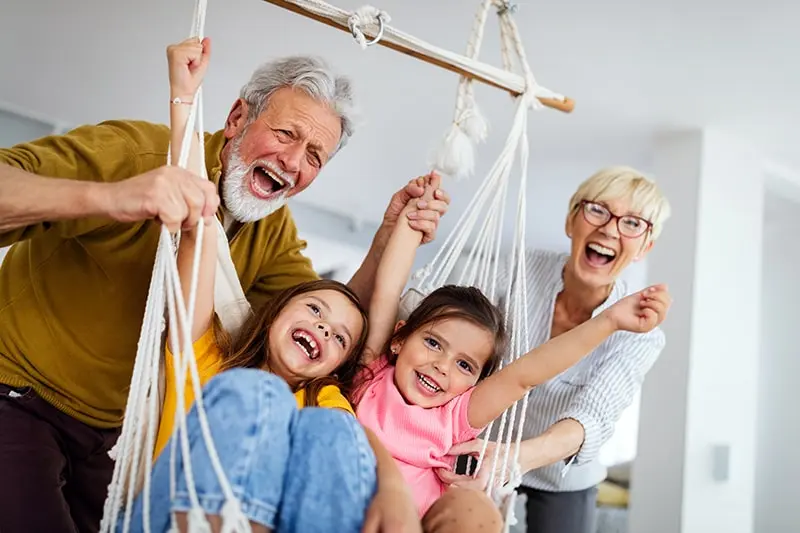 😊 হাসি খুশি থাকা – শরীর ও মনের জন্য এক চমৎকার ওষুধ!